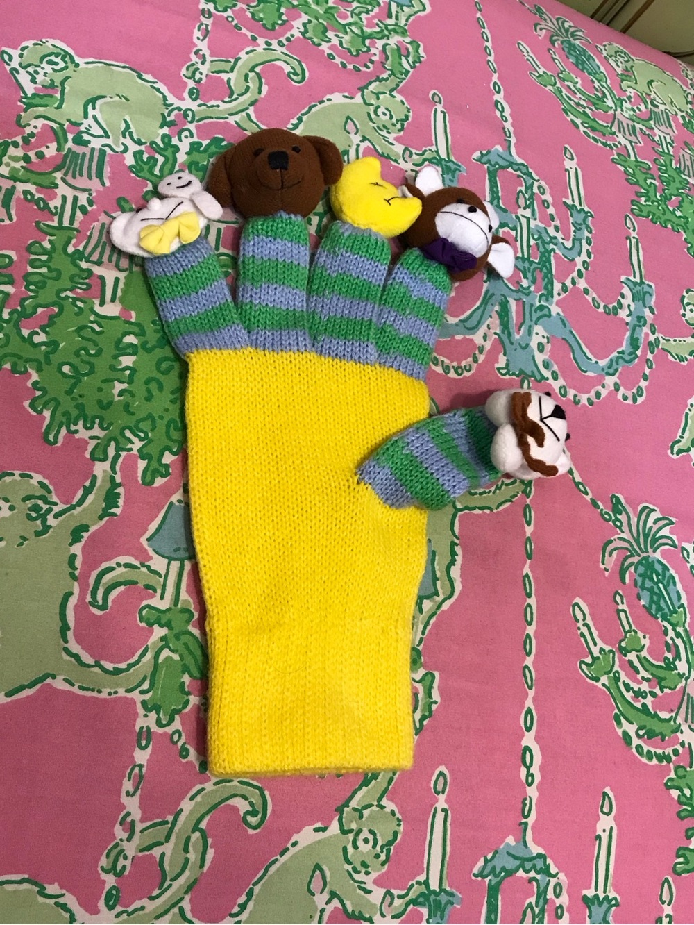 Vintage Dakin Applause Yellow and green knitted finger puppets